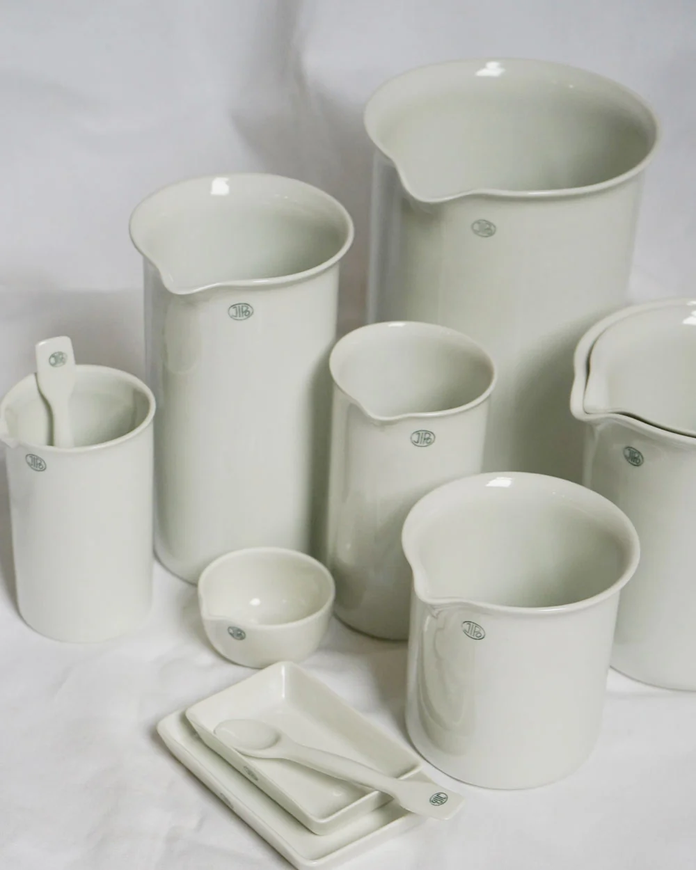 Beaker Low Spout / 227/2 - Image 3